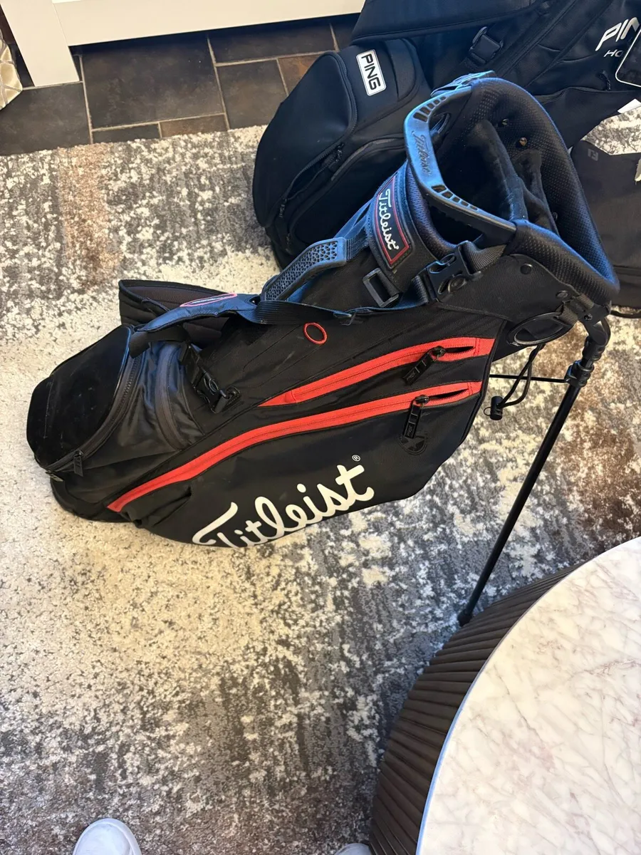 Titleist Players 4 Stand Bag - Image 1