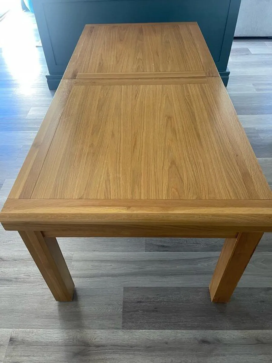 Dining table - Image 1