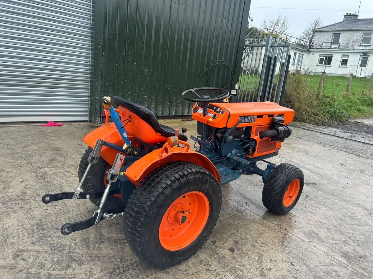 Kubota B6100 Compact Tractor - Image 3