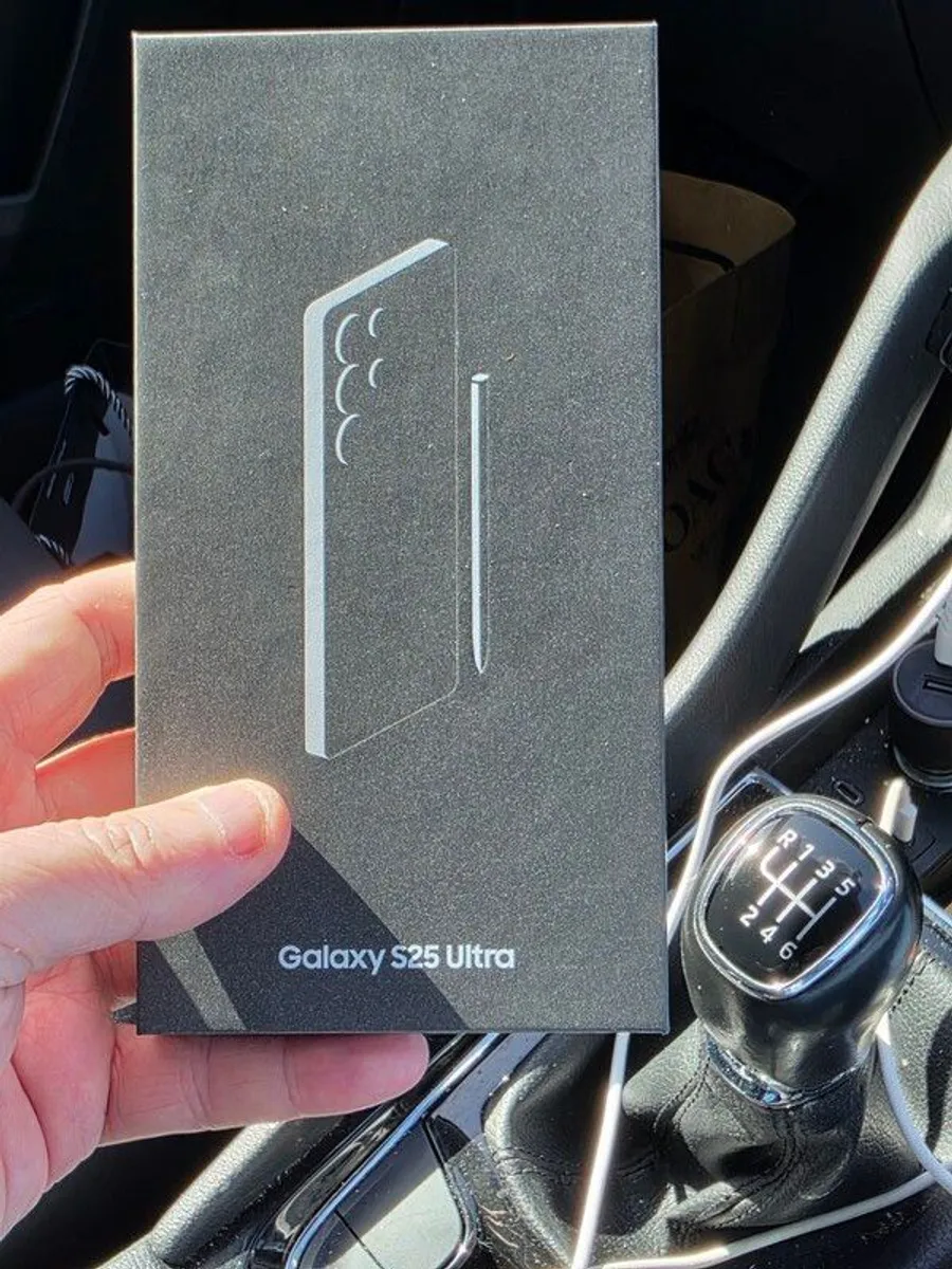 Trade or Swap Samsung S25 Ultra 256gb Titanium Silver Brand New Blue 256 Samsung Warranty 2 years UK-EU model accessories Case Screen Protector - Image 1