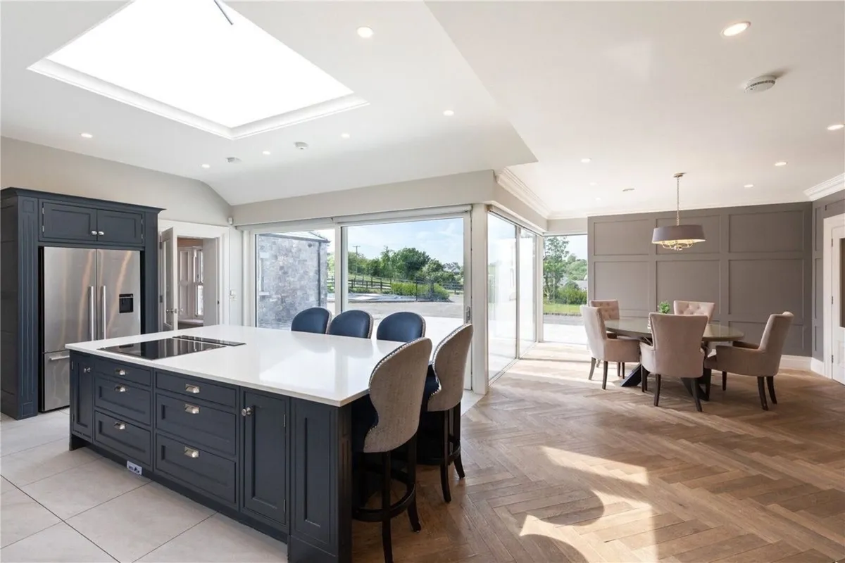 Kitchen With Appliances - Image 2