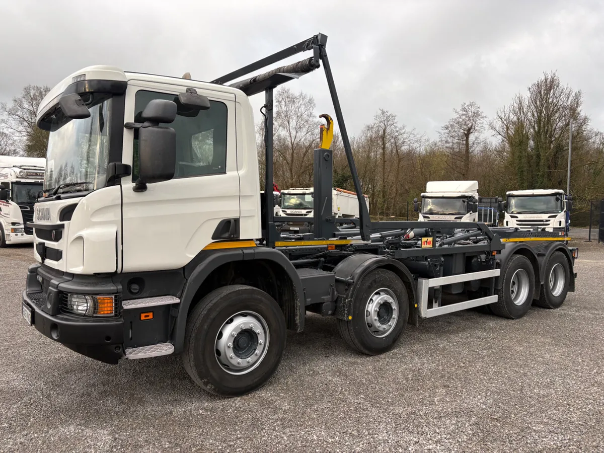 2018 Scania P410 8x4 Hookloader - Image 1