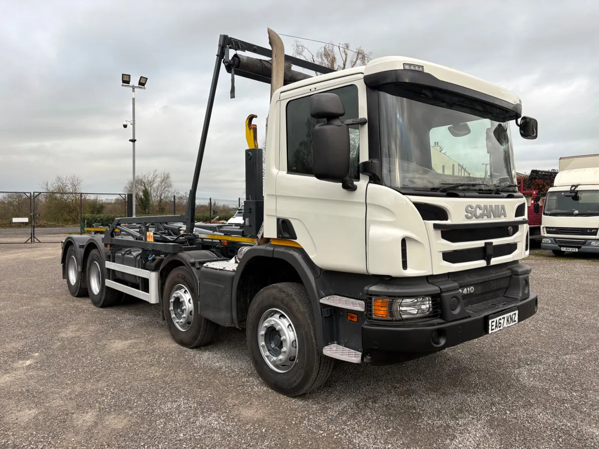 2018 Scania P410 8x4 Hookloader - Image 2