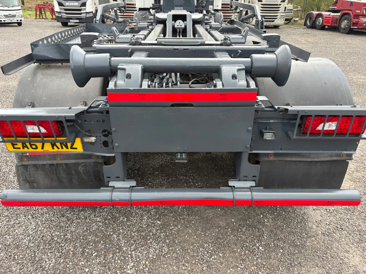 2018 Scania P410 8x4 Hookloader - Image 4