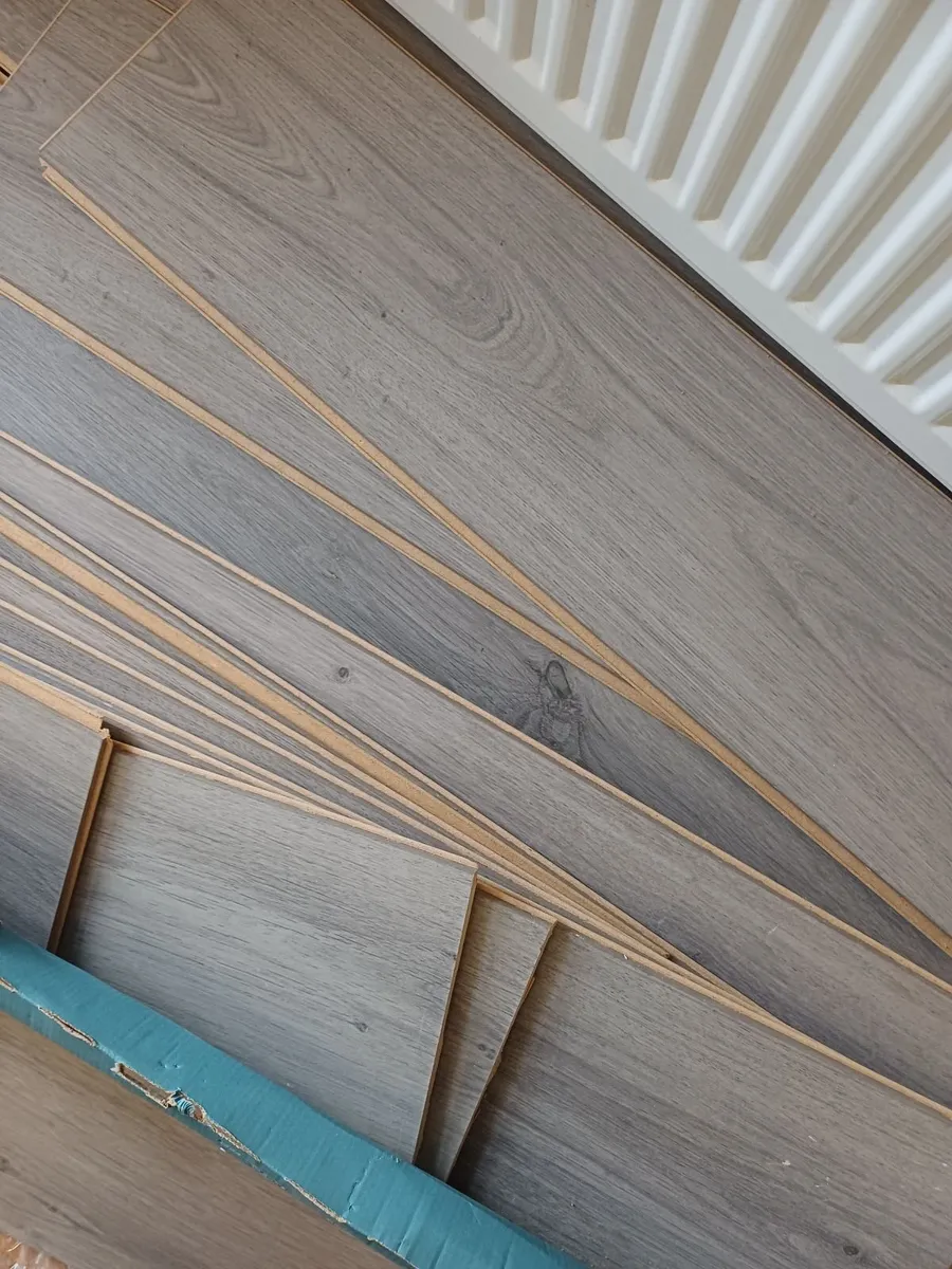 Grey wooden floor - Image 2