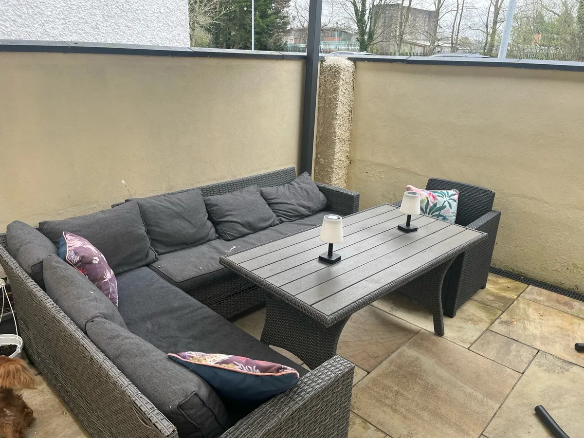 Garden furniture - Image 1