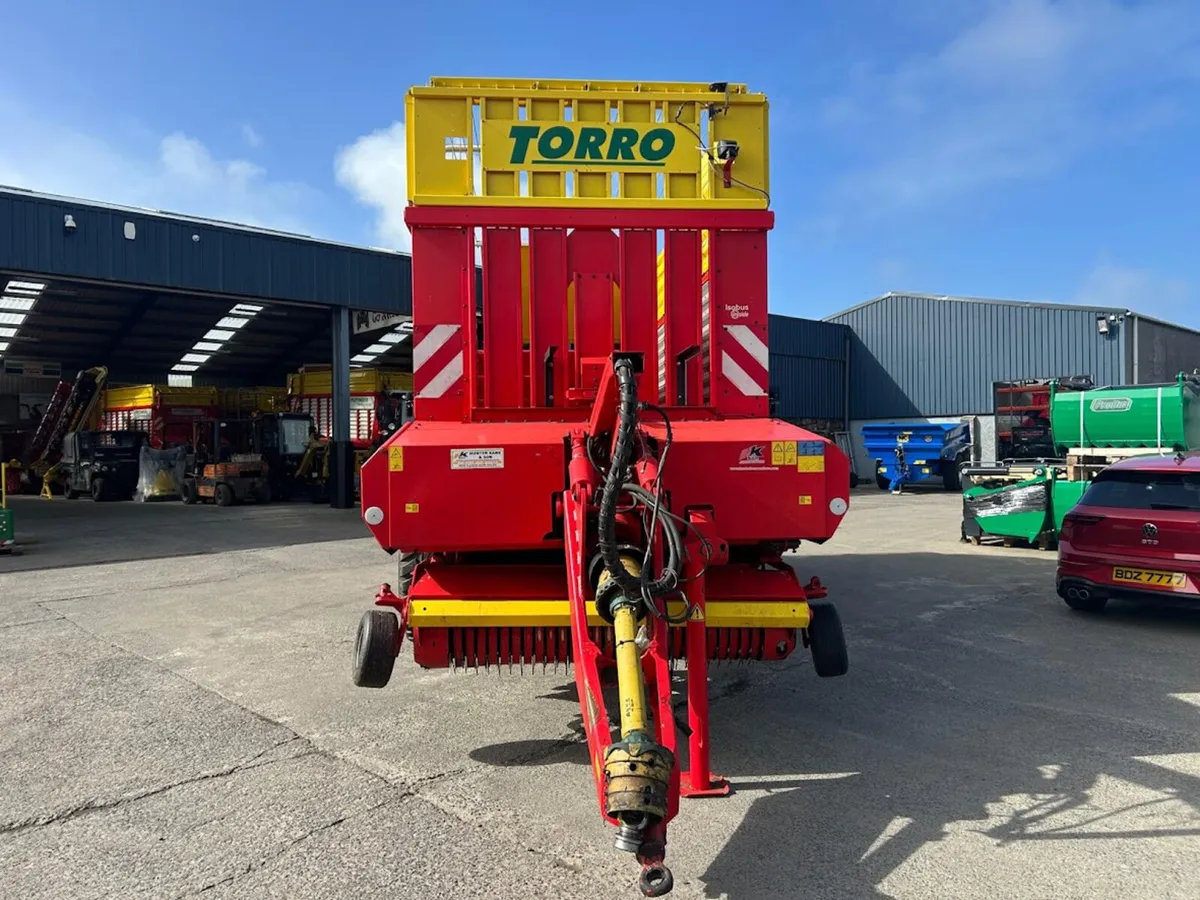2015 Pottinger Torro 5100 Silage Wagon - Image 2