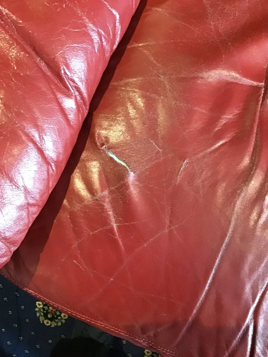 Leather suite 3/2/1 seater Red FREE to take away. - Image 4