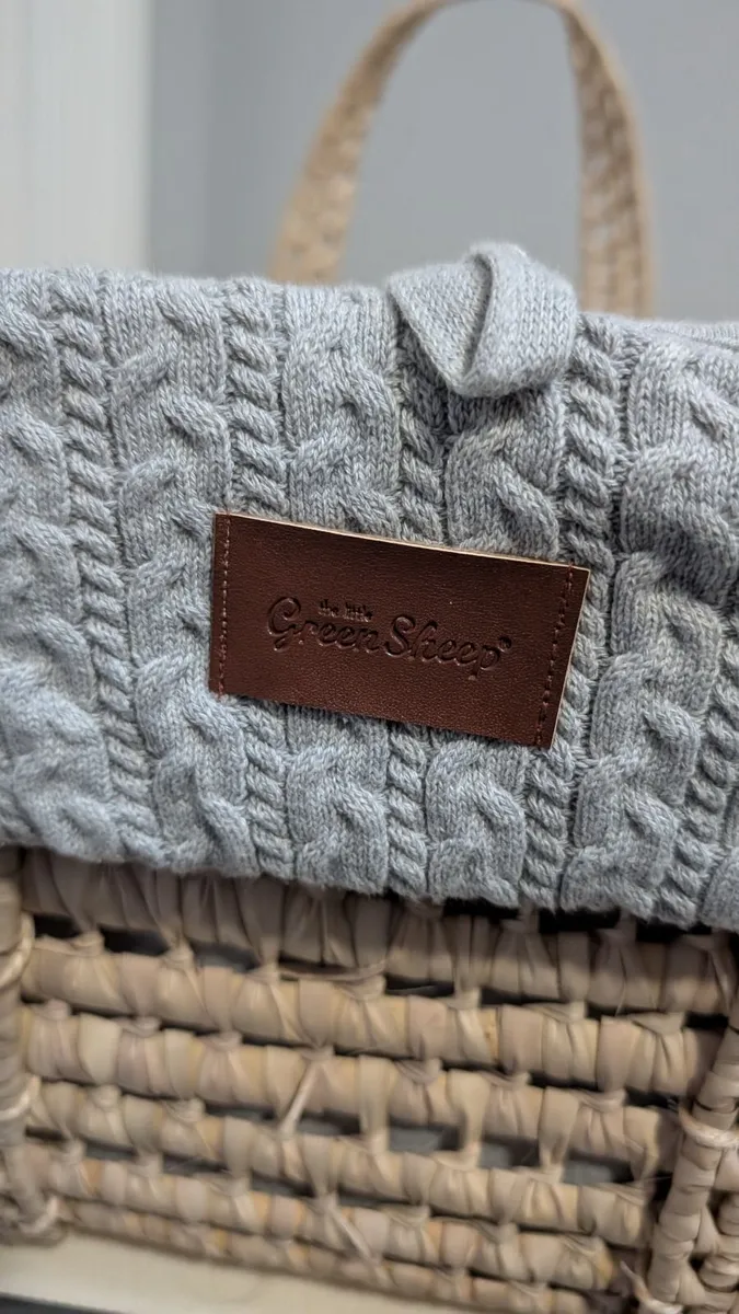 Moses Basket & Sheetd - Image 2