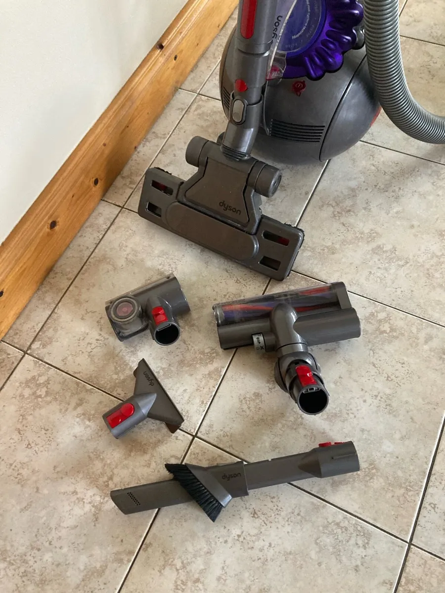 Dyson vacuum cleaner / hoover - Image 2