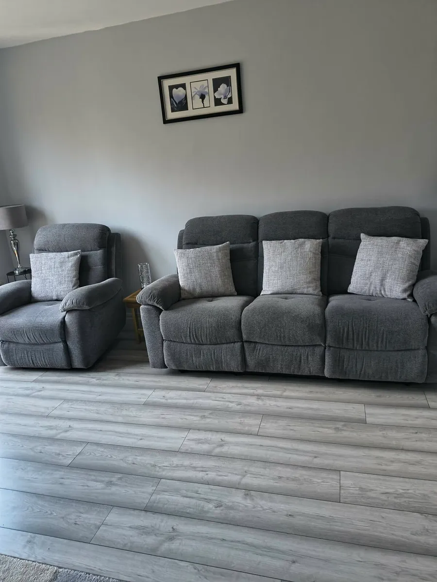 3 pc fabric suite - Image 1