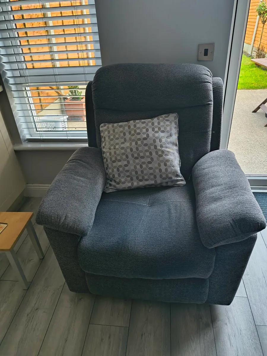 3 pc fabric suite - Image 2