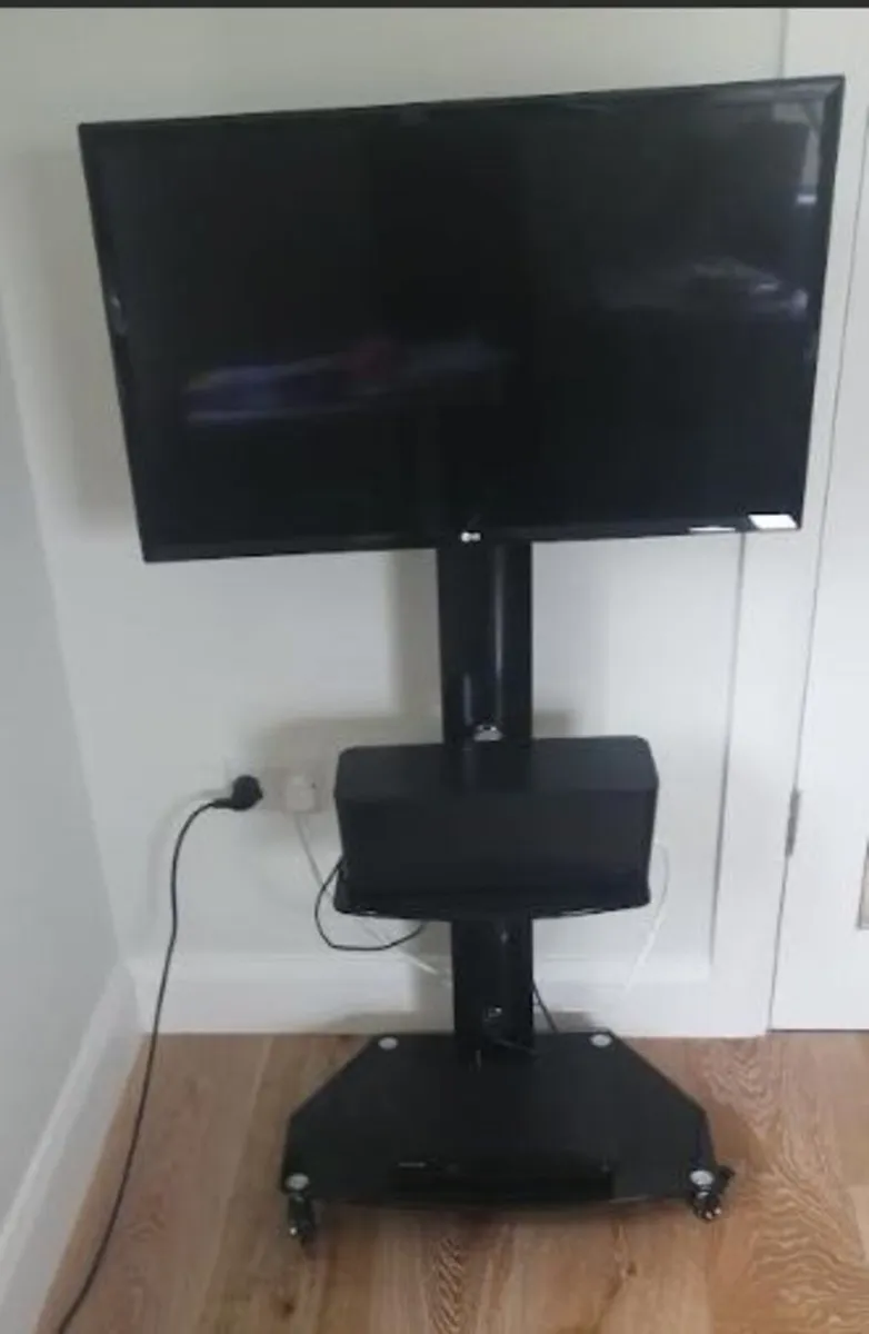 TV, With Stand & DVD Player - Image 4