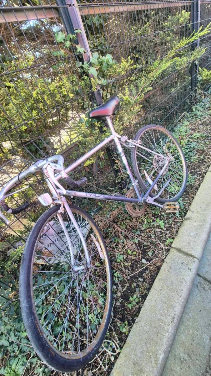 Classic vintage road bike - Image 3