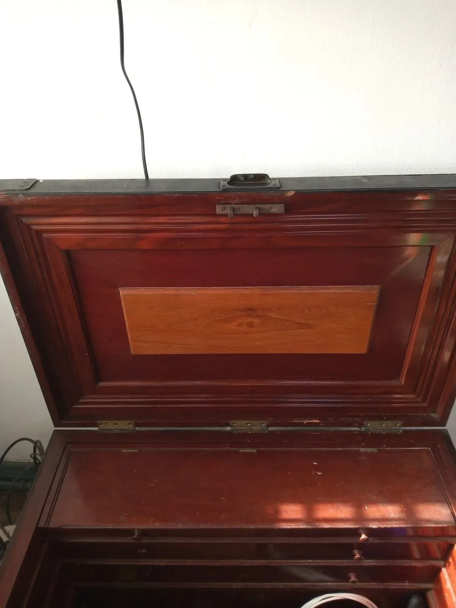 Victorian cabinet makers mahogany lined tool chest - Image 1