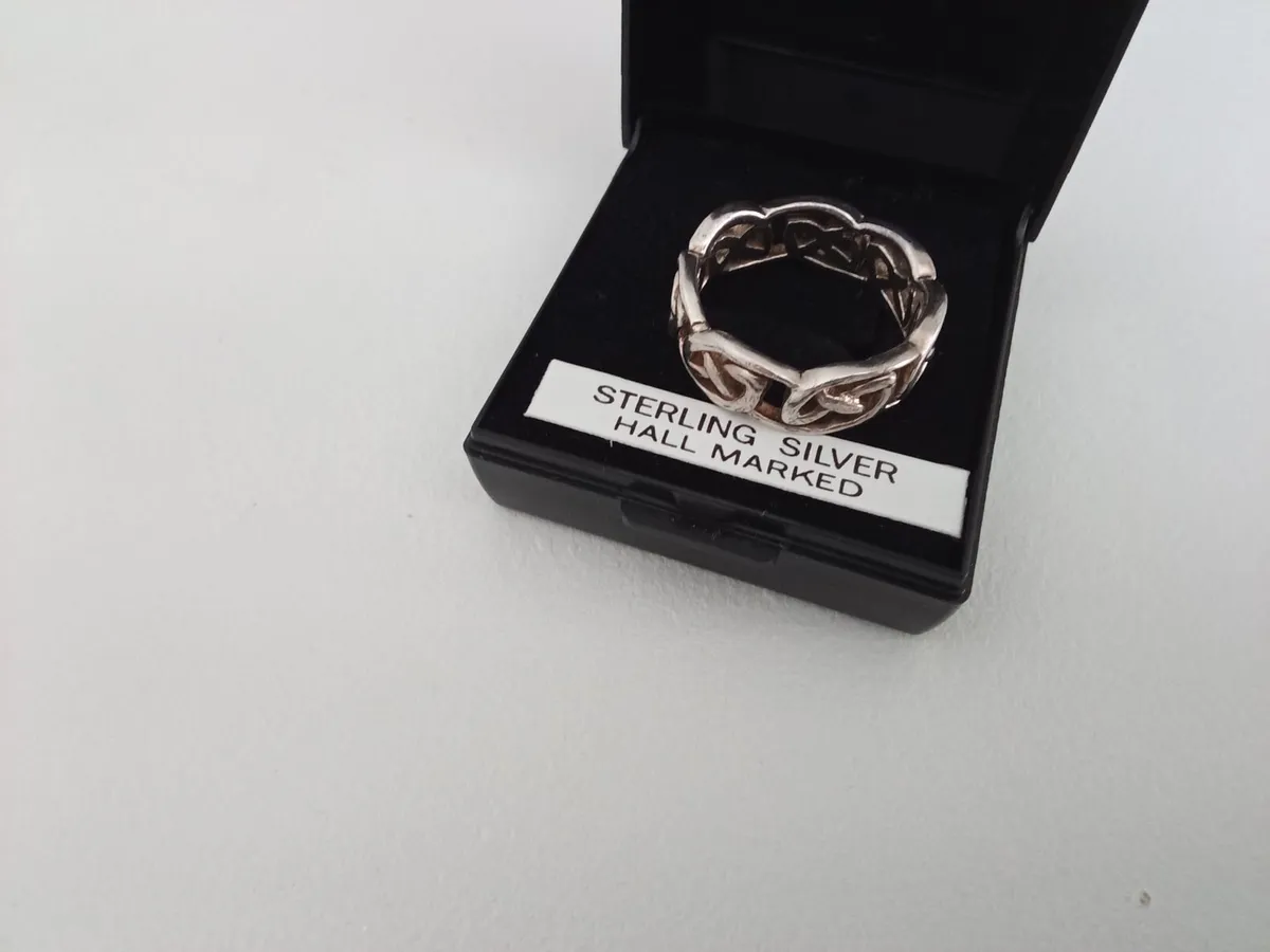 Men's/ Women's Celtic Design Silver Ring. - Image 4