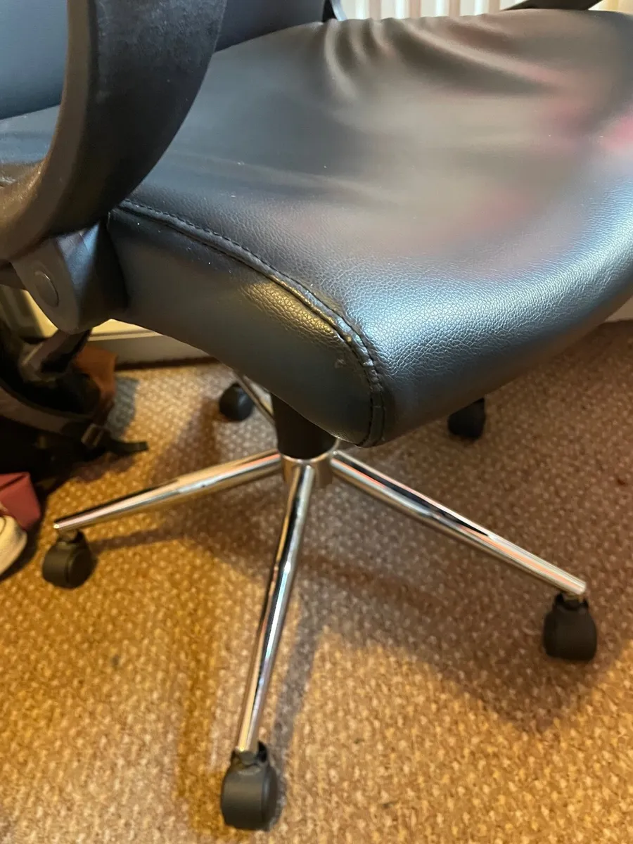 Desk chair - Image 1