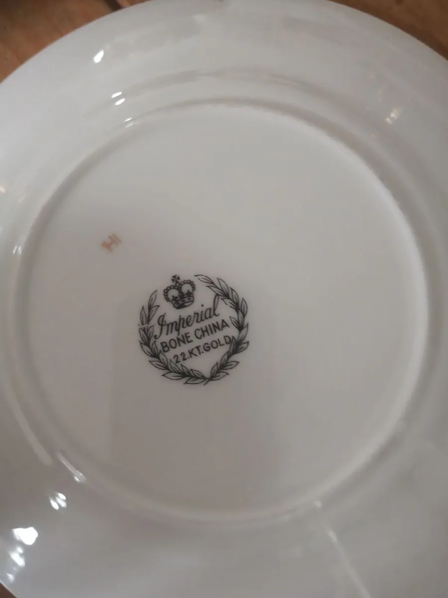 Vintage china trios, cups, saucers and side plates - Image 2