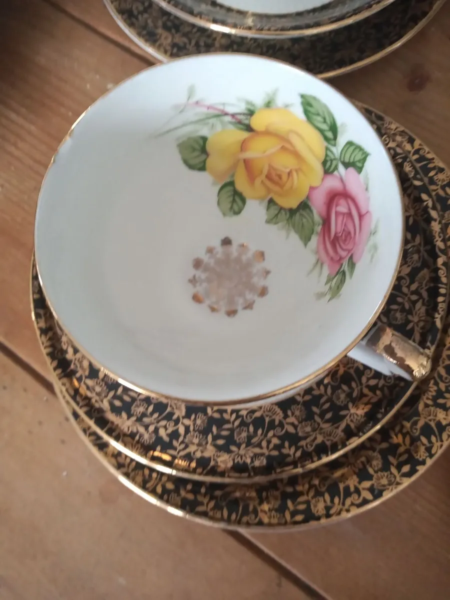 Vintage china trios, cups, saucers and side plates - Image 3