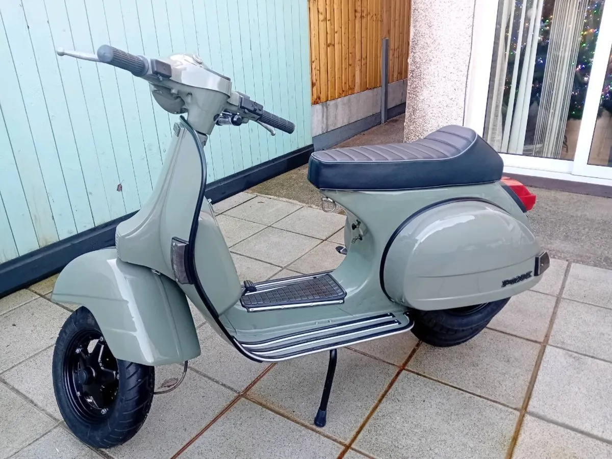 Vespa 1983 P125X - Image 1