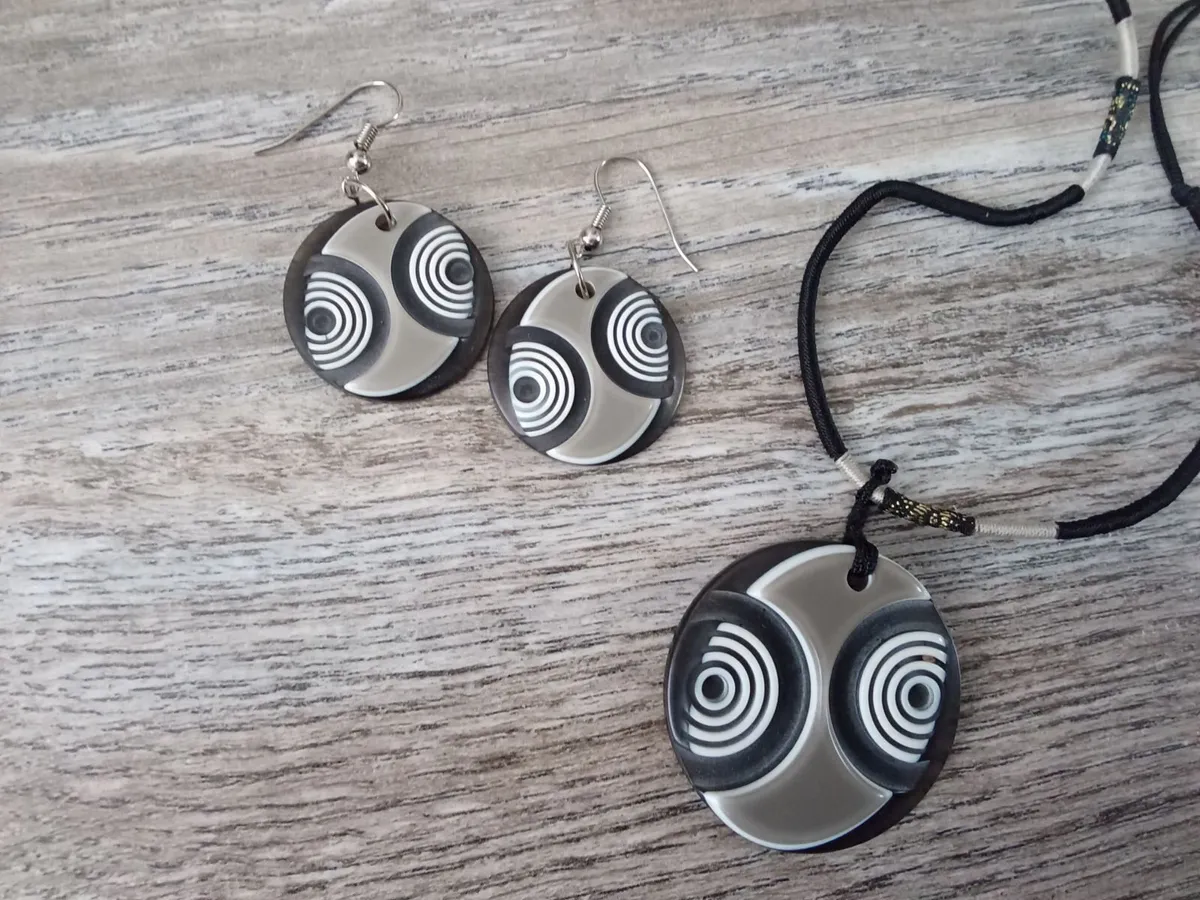 Charm Pendant Necklace/ Earrings Set. - Image 2