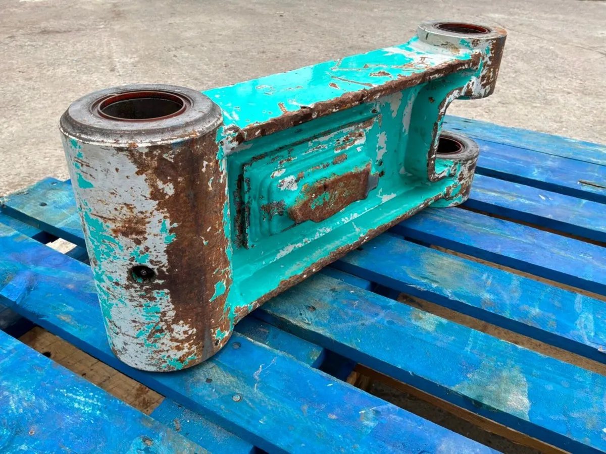 KOBELCO BUCKET LINK...65mm PINS......165a. - Image 3