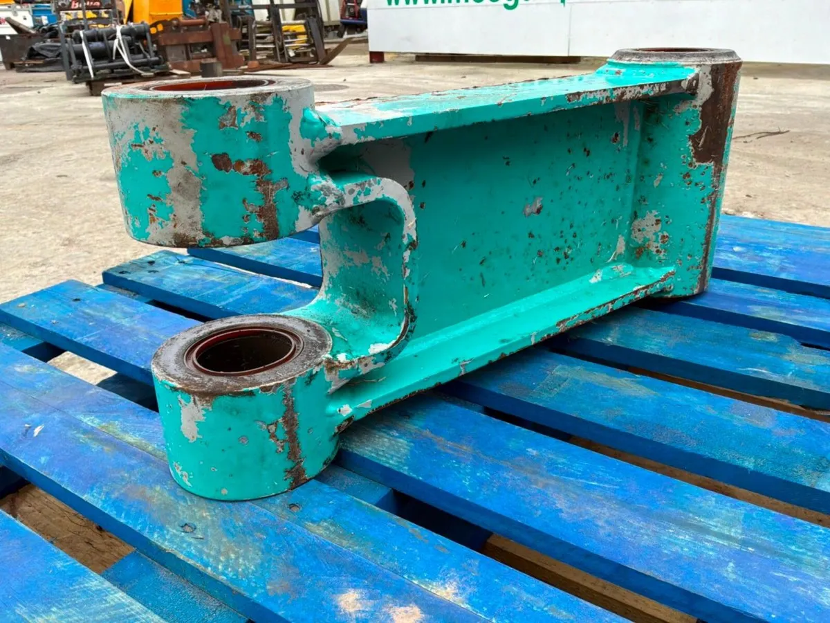 KOBELCO BUCKET LINK...65mm PINS......165a. - Image 4