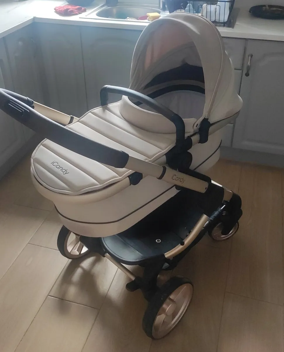 iCandy Peach 7 Pram Travel System - Image 1