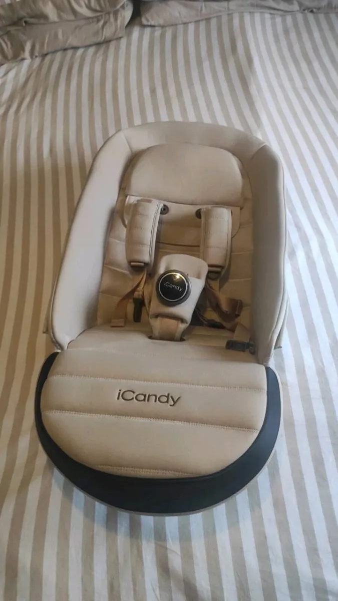 iCandy Peach 7 Pram Travel System - Image 4
