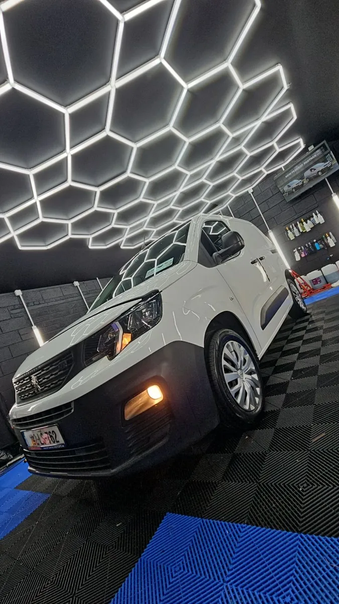 Peugeot Partner Premium Edition - Image 2