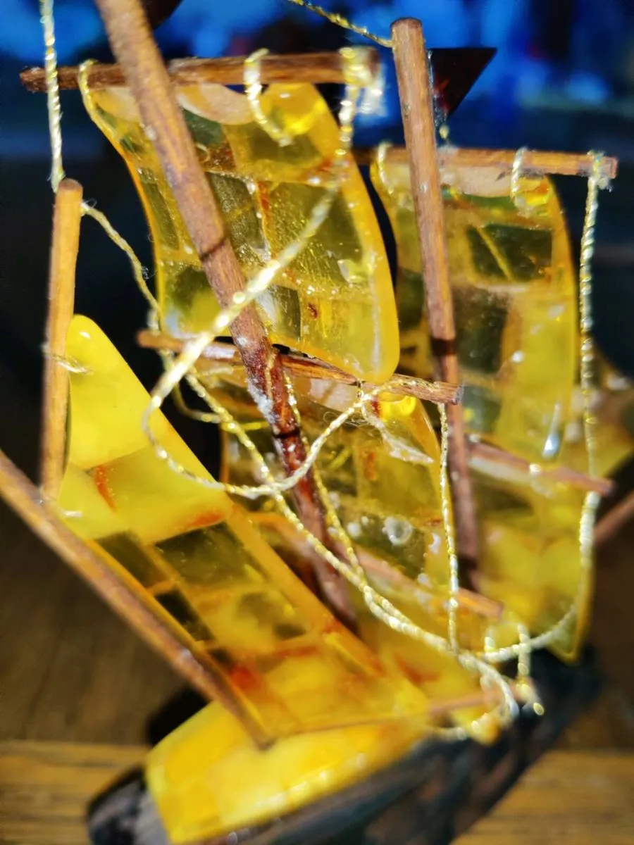 RARE, 16TH CENTURY, REAL Amber 14"Tall Boat ! - Image 3