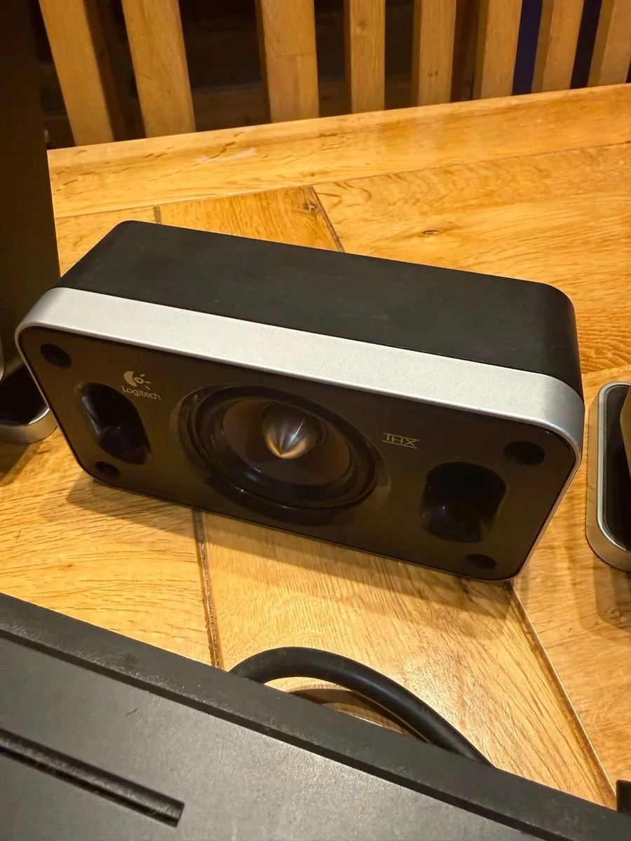 Logitech subwoofer and speaker - Image 4