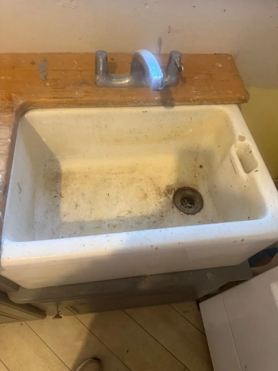 Utility room cupboards - Image 2