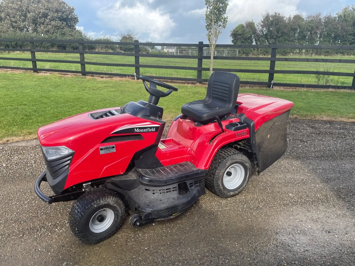 Ride-on lawnmower - Image 1