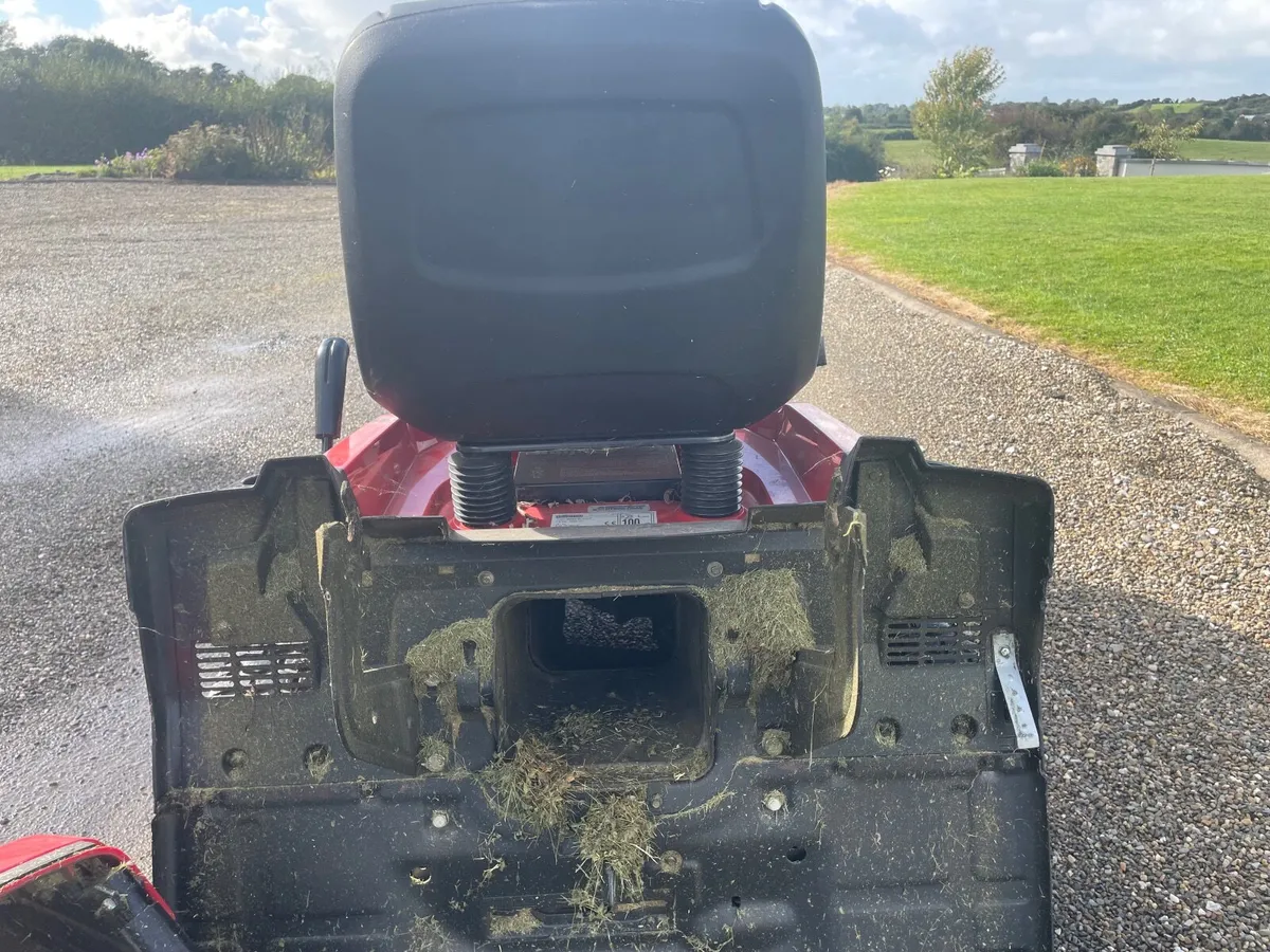 Ride-on lawnmower - Image 3