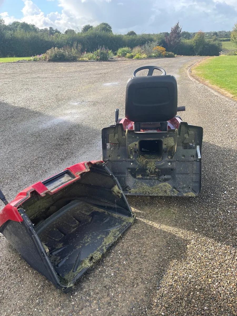 Ride-on lawnmower - Image 4