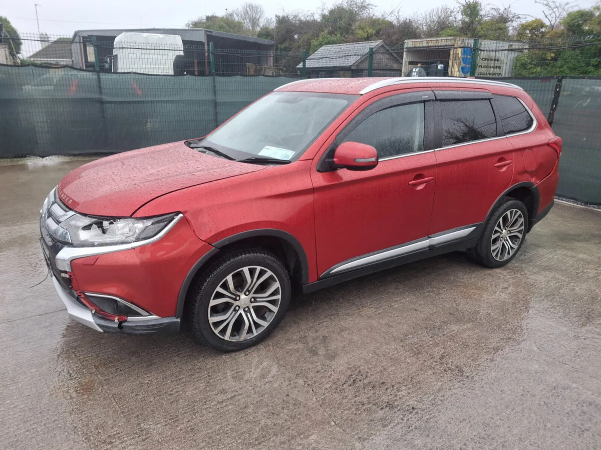 2018 Mitsubish Outlander 4x4 7 seater - Image 2