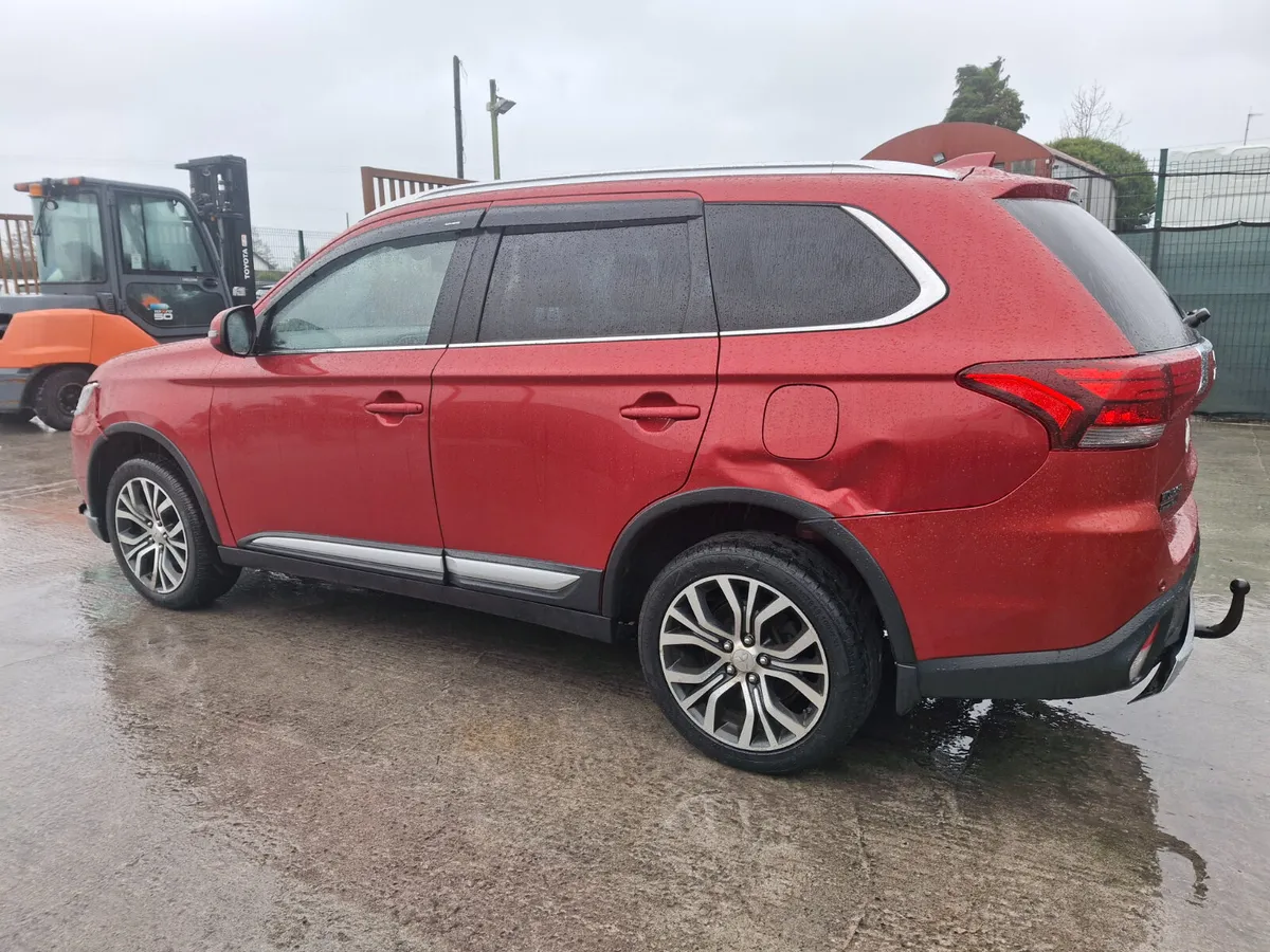2018 Mitsubish Outlander 4x4 7 seater - Image 4