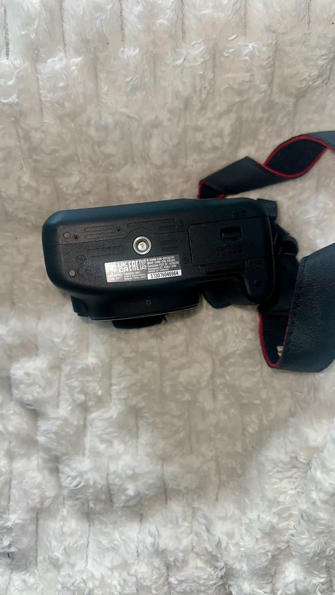 Canon EOS DSLR 2000D Camera Body, Black - Image 3