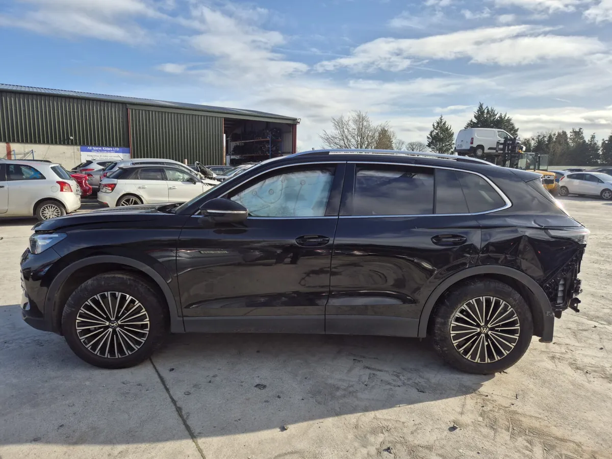 2024 Volkswagen Tiguan *For Parts* - Image 3