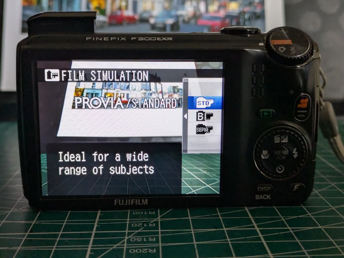 Fujifilm F300EXR 12MP SuperCCD🌈 compact 📸 - Image 2