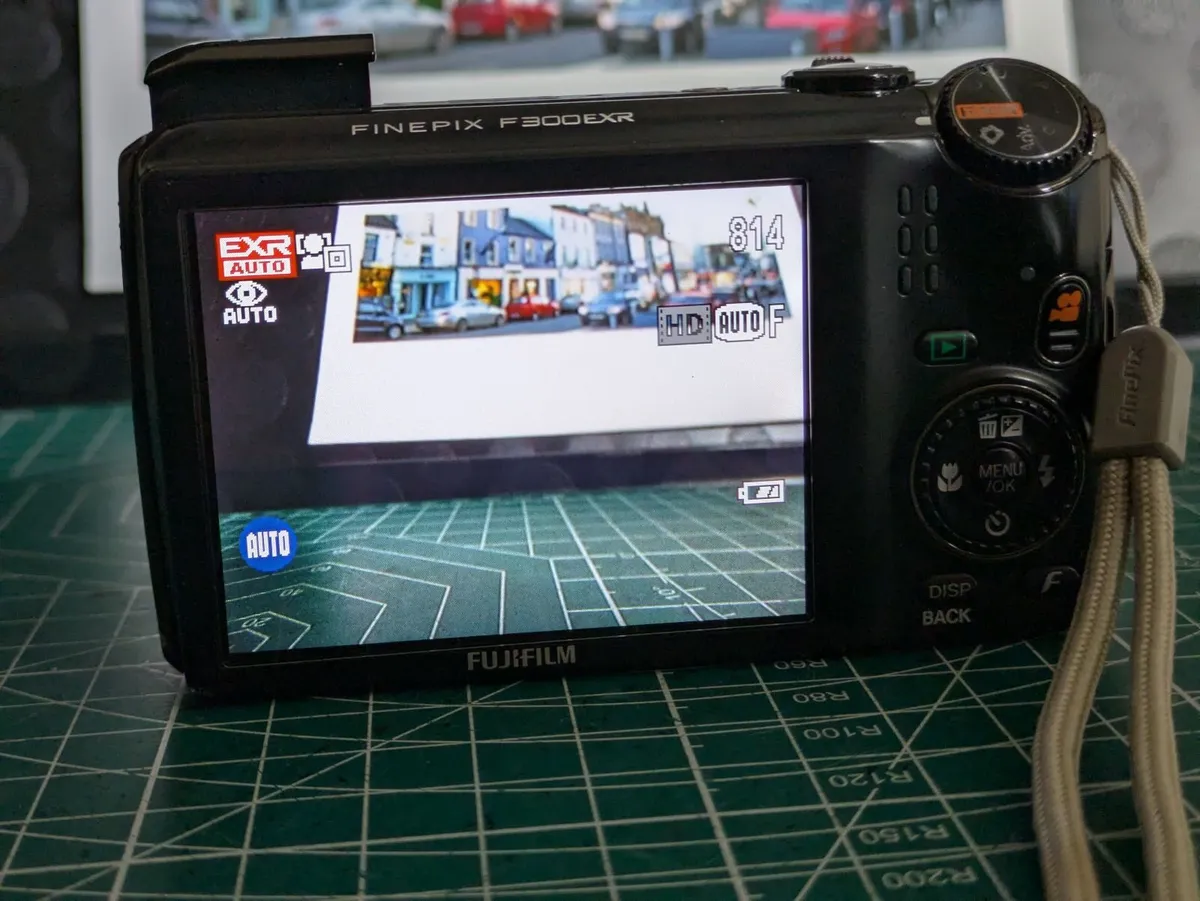 Fujifilm F300EXR 12MP SuperCCD🌈 compact 📸 - Image 3