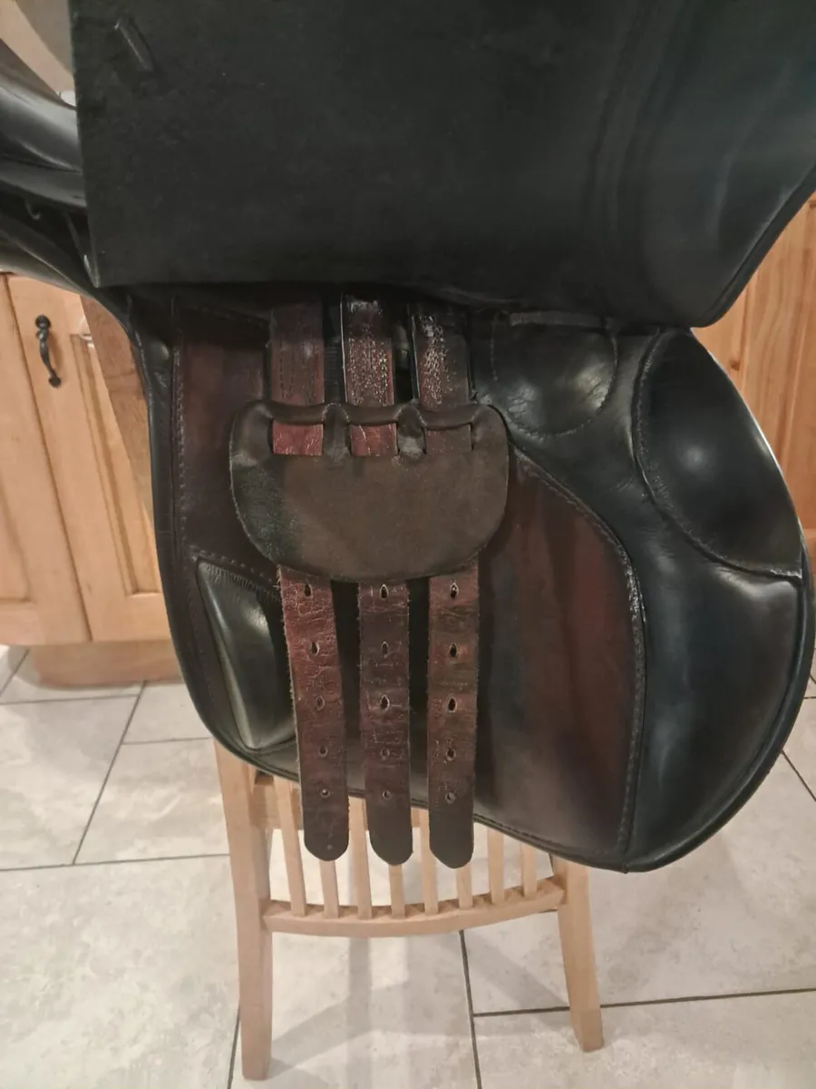 Berney Brothers 17.75 inch- Medium width saddle - Image 4