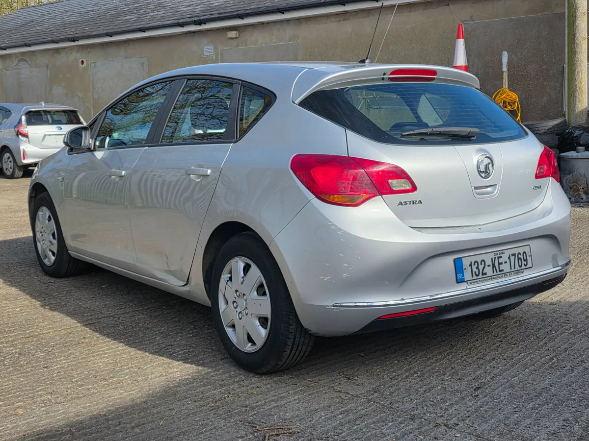 2013 VAUXHALL ASTRA - Image 4