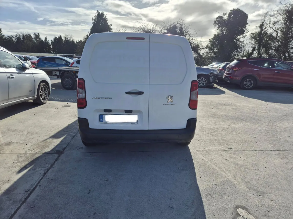 2021 Peugeot Partner *For Parts* - Image 2