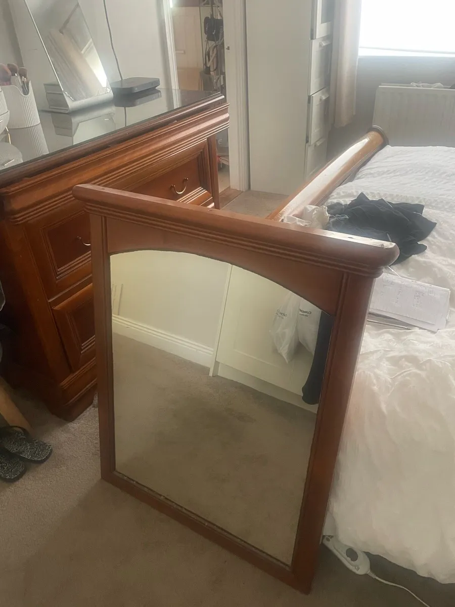 Vanity unit and mirror - Image 2