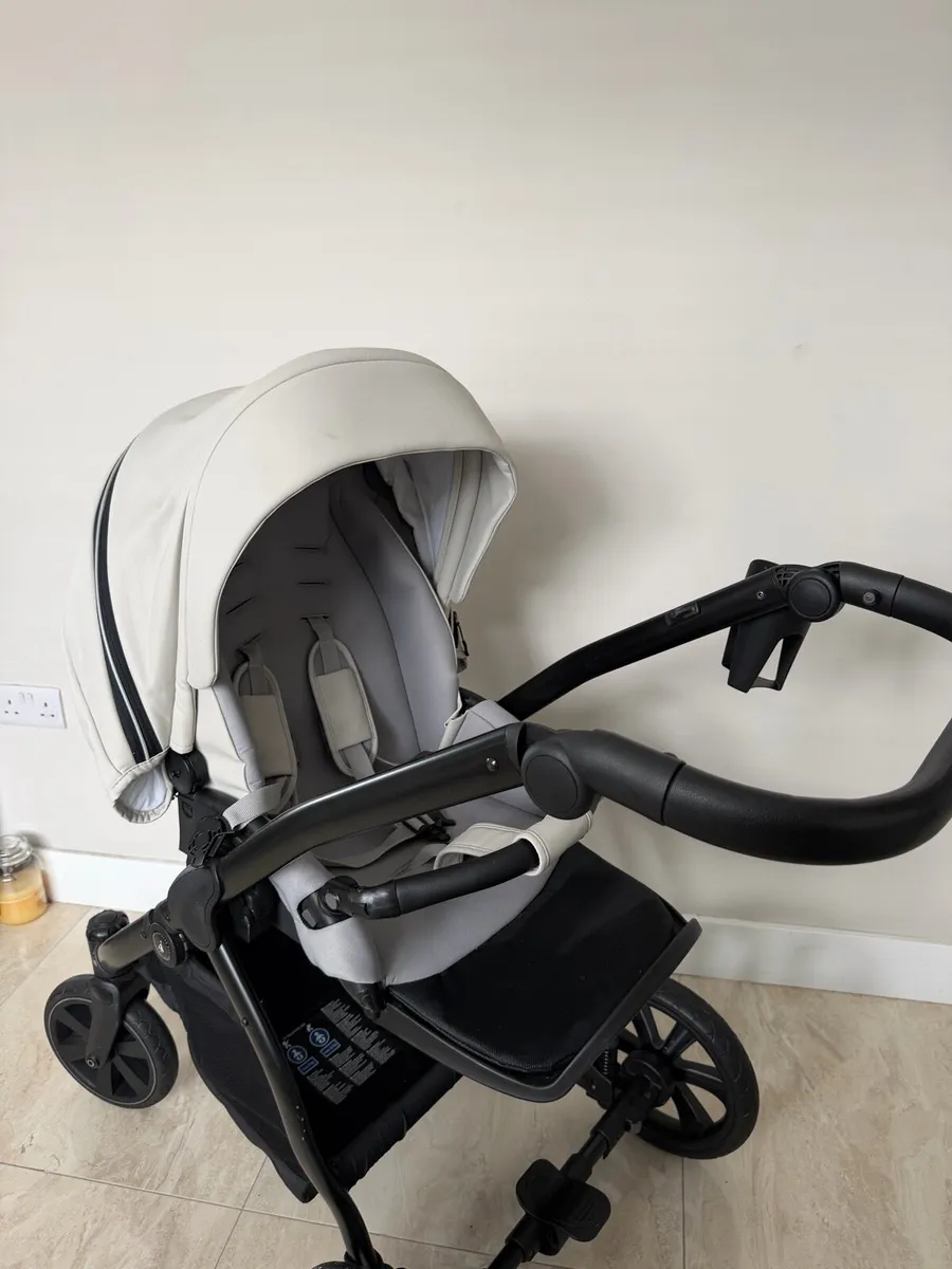 Pram travel system - Image 4