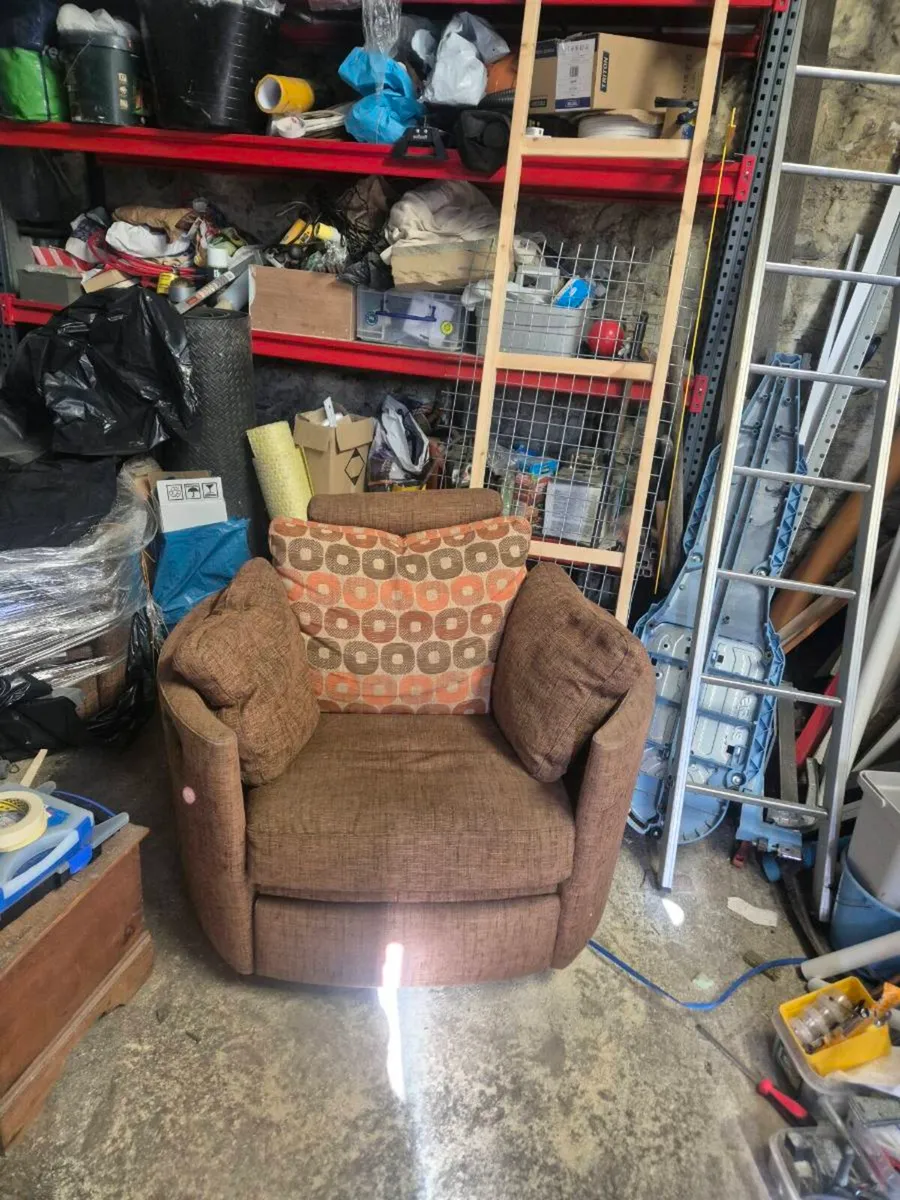 Fama moon chairs - Image 1