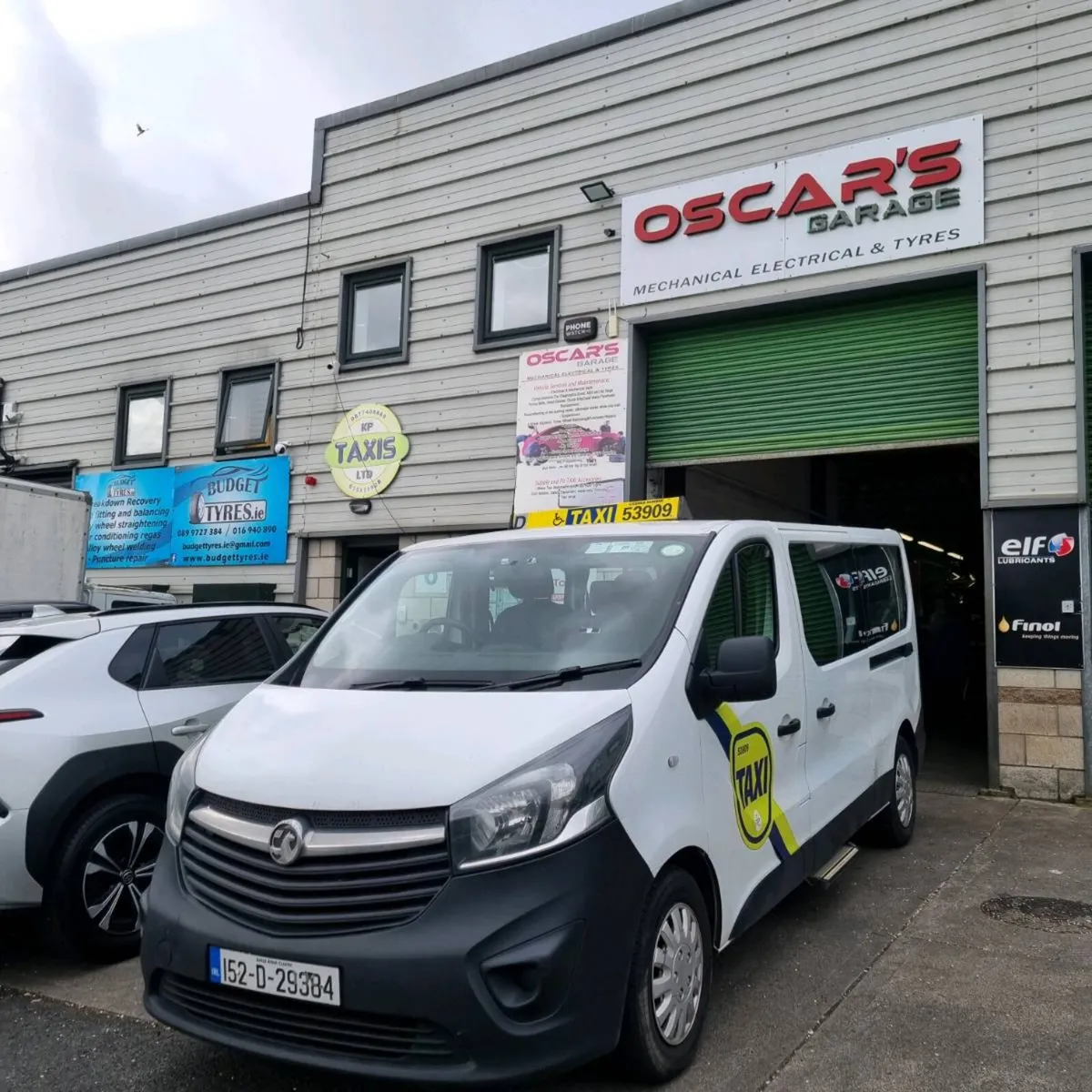 Vivaro 9 seater wav - Image 1