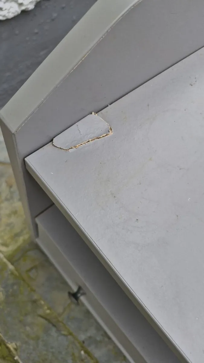 TV unit FREE to take away - Image 2